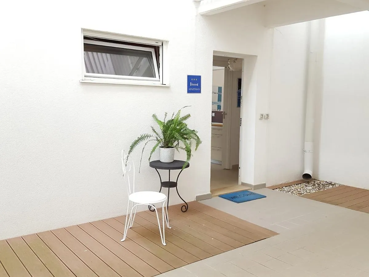 Butterfly Apartment Rovinj 0*,